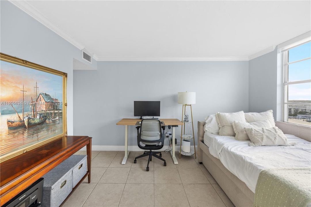 合同活跃: $330,000 (2 贝兹, 2 浴室, 1220 平方英尺)