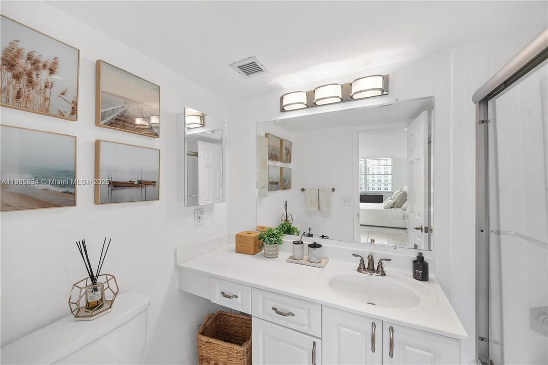 合同活跃: $330,000 (2 贝兹, 2 浴室, 1220 平方英尺)