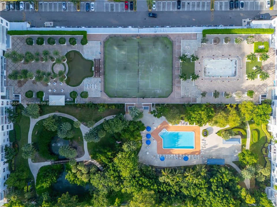 合同活跃: $330,000 (2 贝兹, 2 浴室, 1220 平方英尺)