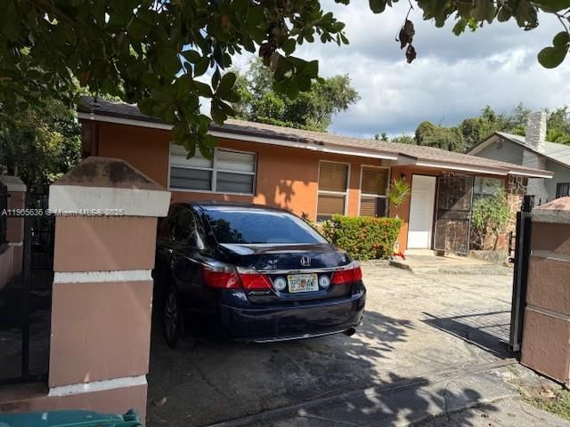 For Rent: $1,850 (2 beds, 1 baths, 1758 Square Feet)