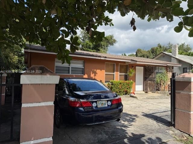 For Rent: $1,850 (2 beds, 1 baths, 1758 Square Feet)