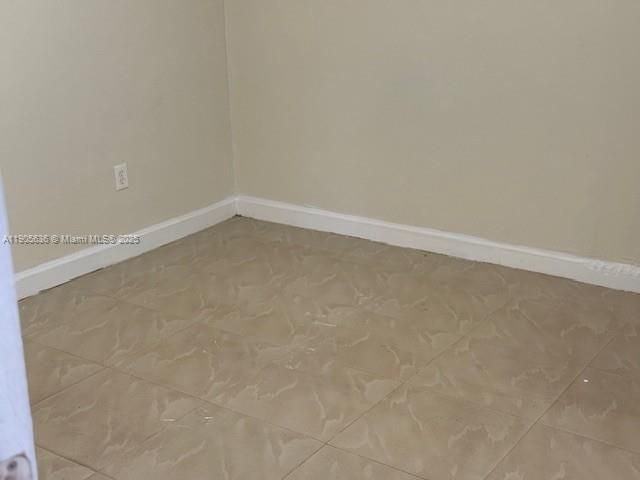 For Rent: $1,850 (2 beds, 1 baths, 1758 Square Feet)