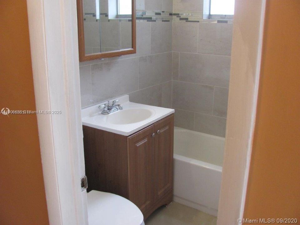 For Rent: $1,850 (2 beds, 1 baths, 1758 Square Feet)