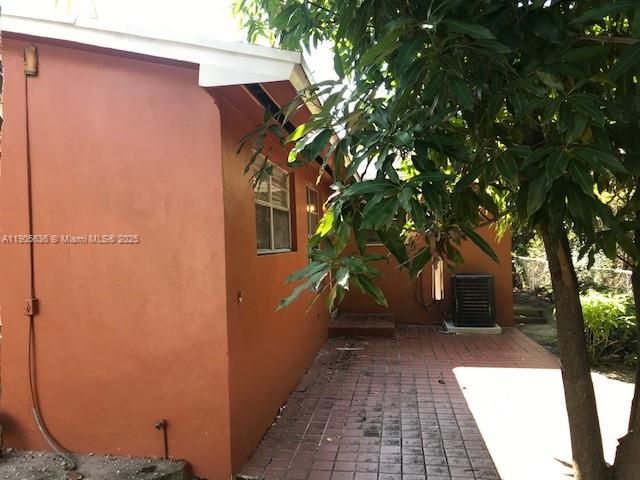 For Rent: $1,850 (2 beds, 1 baths, 1758 Square Feet)