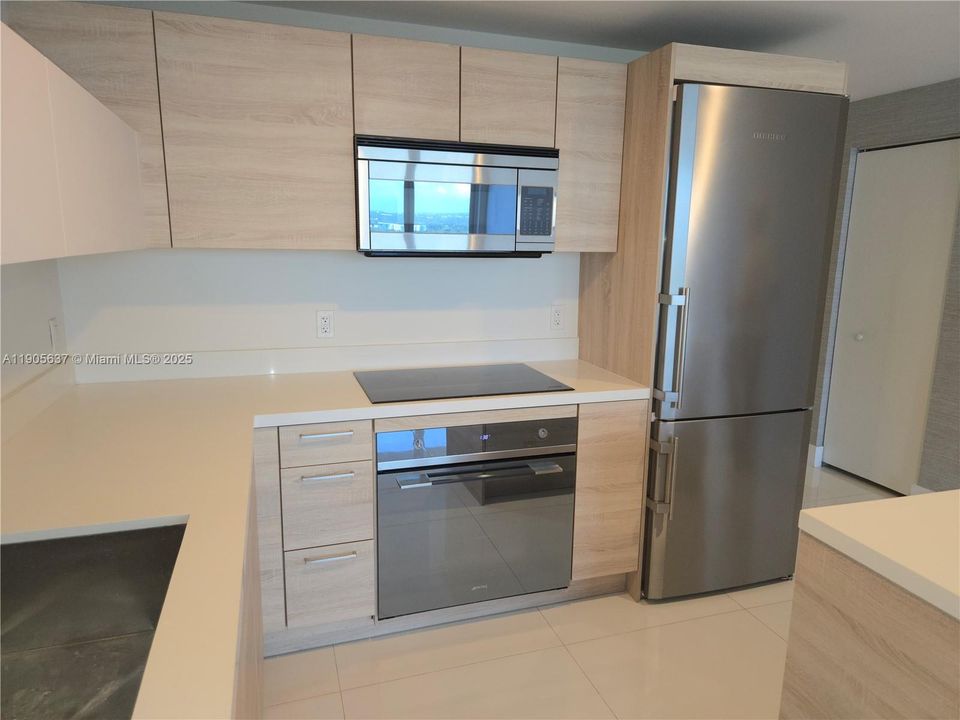 For Rent: $3,850 (2 beds, 2 baths, 1122 Square Feet)