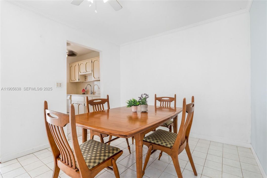 На продажу: $199,000 (2 спален, 1 ванн, 810 Квадратных фут)