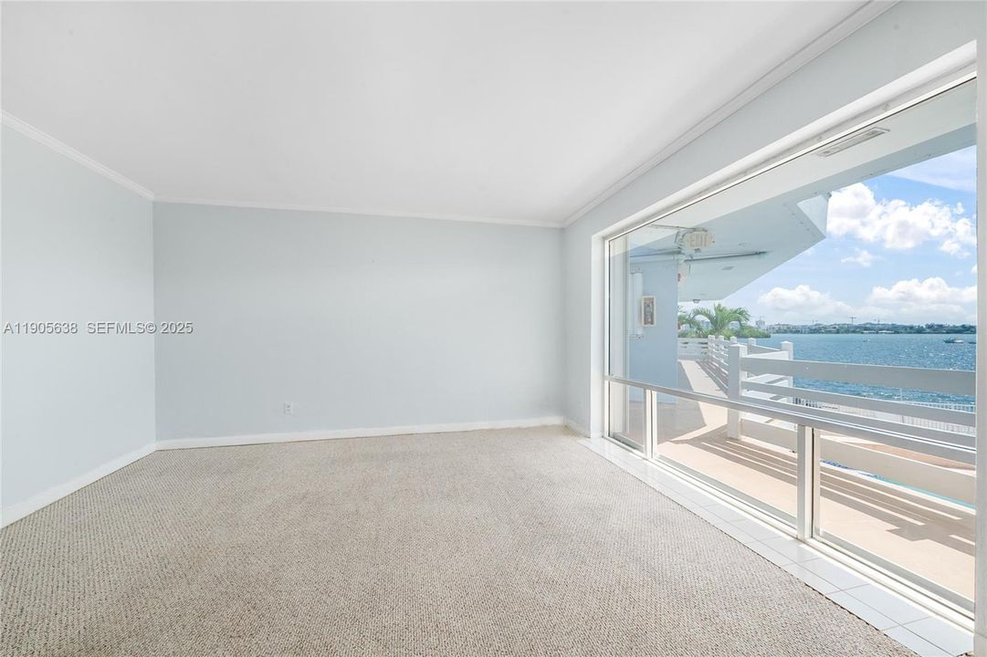 На продажу: $199,000 (2 спален, 1 ванн, 810 Квадратных фут)