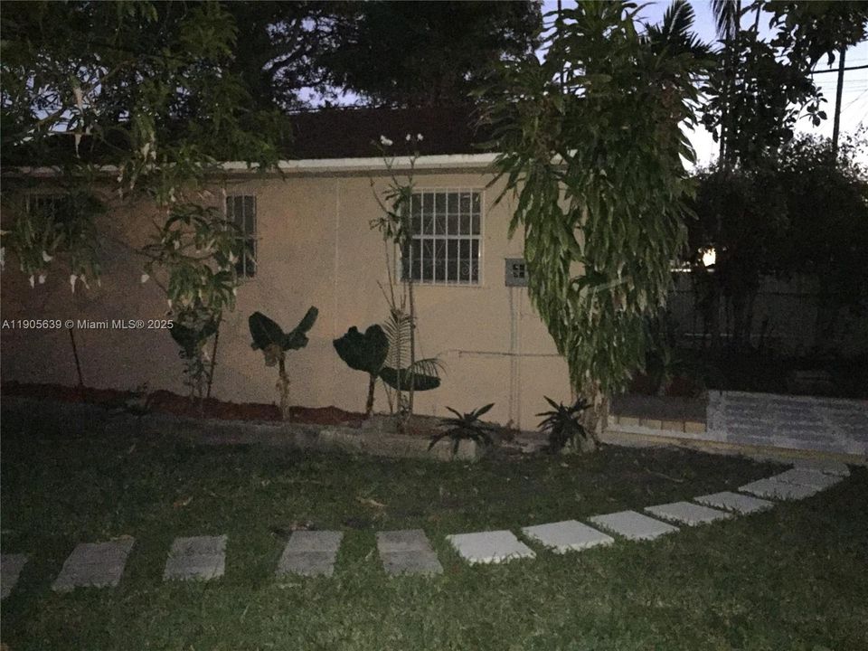 Recently Rented: $1,500 (0 beds, 1 baths, 1746 Square Feet)