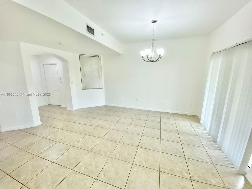 For Rent: $2,750 (3 beds, 2 baths, 1207 Square Feet)