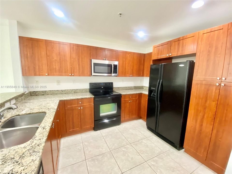 For Rent: $2,750 (3 beds, 2 baths, 1207 Square Feet)