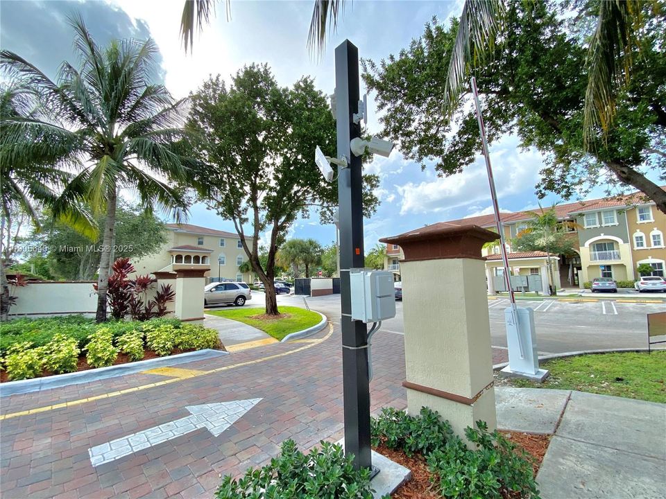 For Rent: $2,750 (3 beds, 2 baths, 1207 Square Feet)