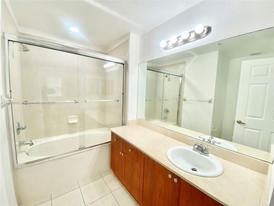 For Rent: $2,750 (3 beds, 2 baths, 1207 Square Feet)