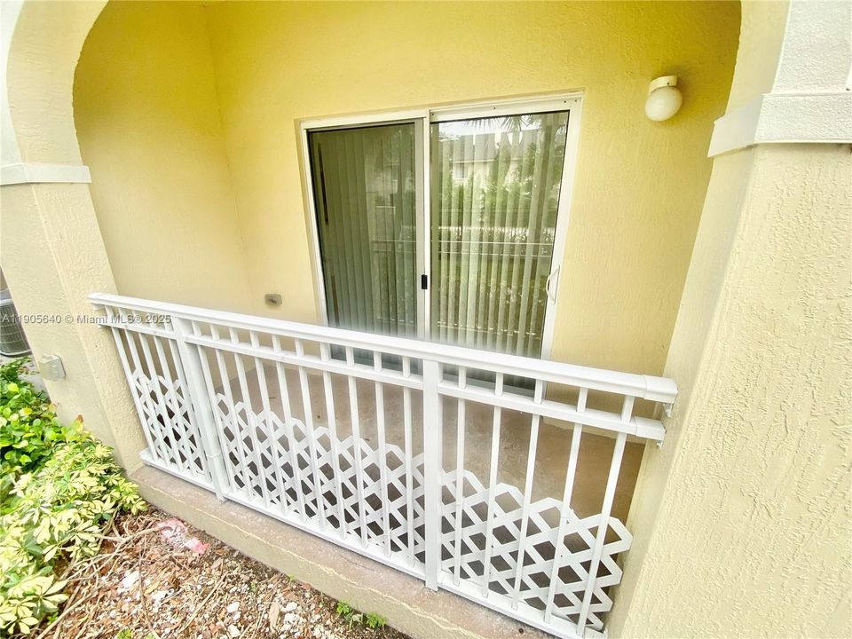 For Rent: $2,750 (3 beds, 2 baths, 1207 Square Feet)