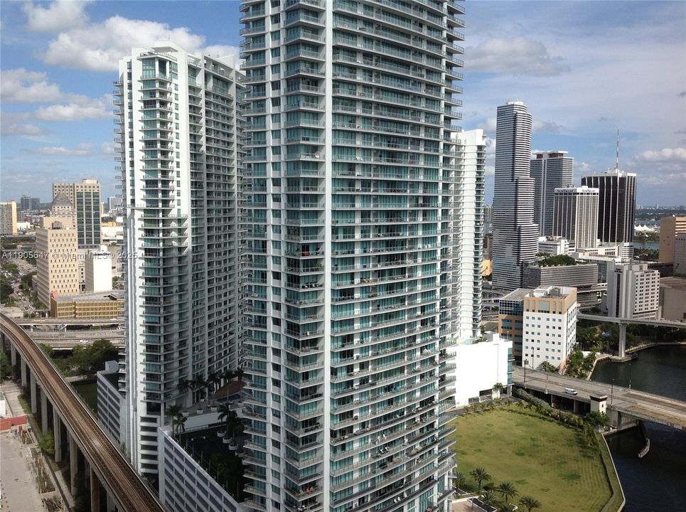 最近租的: $4,000 (1 贝兹, 2 浴室, 1337 平方英尺)