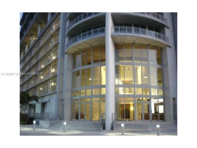 最近租的: $4,000 (1 贝兹, 2 浴室, 1337 平方英尺)