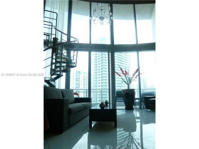 最近租的: $4,000 (1 贝兹, 2 浴室, 1337 平方英尺)