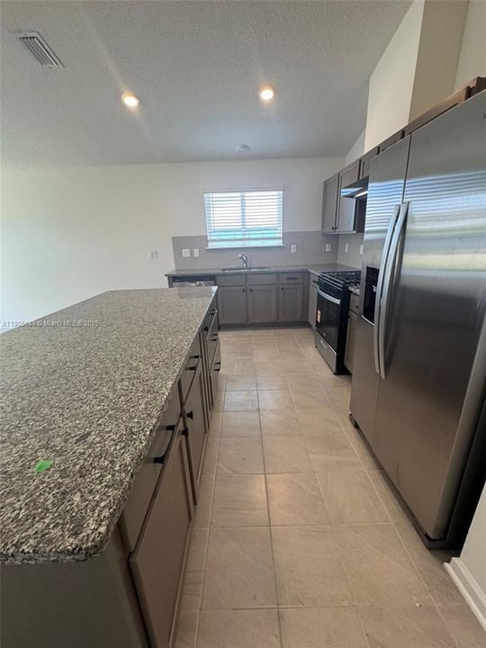 出租: $2,890 (3 贝兹, 2 浴室, 1541 平方英尺)