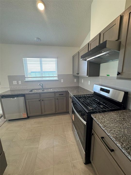 出租: $2,890 (3 贝兹, 2 浴室, 1541 平方英尺)