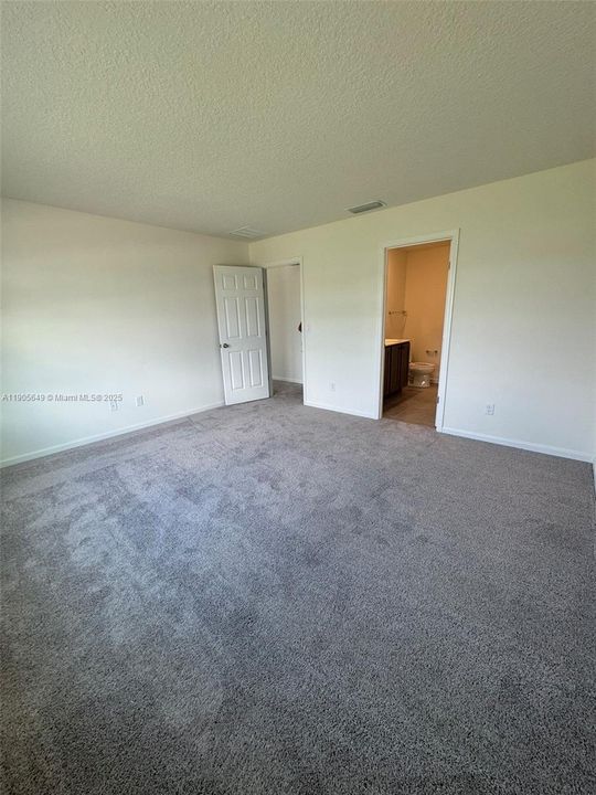 出租: $2,890 (3 贝兹, 2 浴室, 1541 平方英尺)