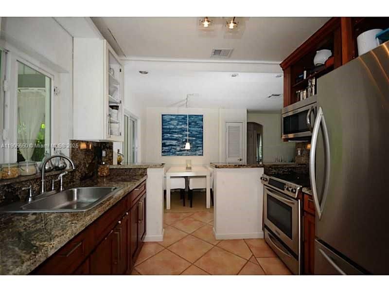 For Rent: $3,199 (2 beds, 1 baths, 1056 Square Feet)