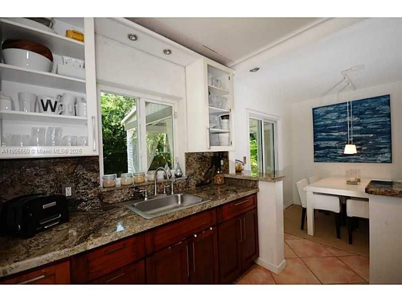 For Rent: $3,199 (2 beds, 1 baths, 1056 Square Feet)