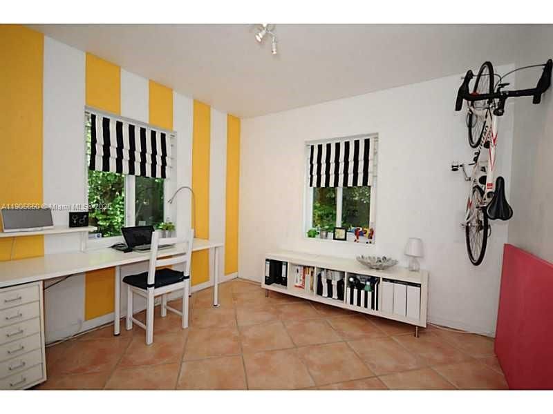 For Rent: $3,199 (2 beds, 1 baths, 1056 Square Feet)