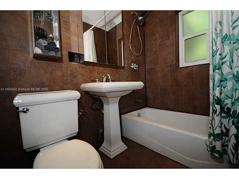 For Rent: $3,199 (2 beds, 1 baths, 1056 Square Feet)