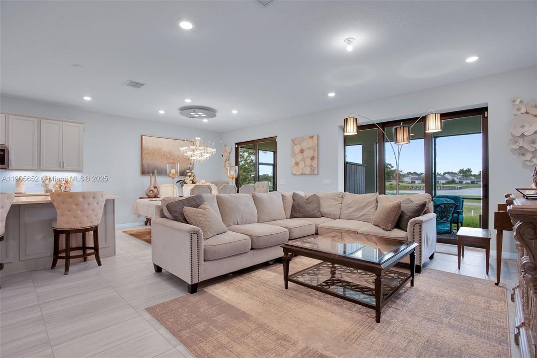 For Sale: $975,000 (5 beds, 3 baths, 2860 Square Feet)