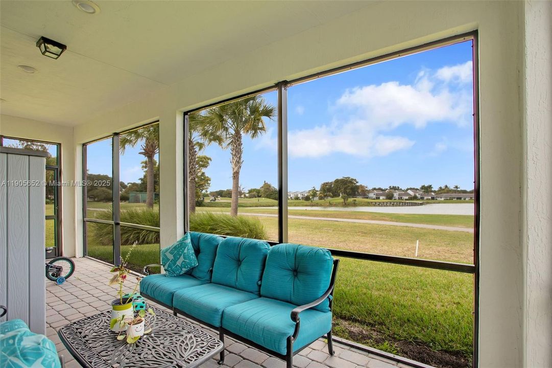 For Sale: $975,000 (5 beds, 3 baths, 2860 Square Feet)