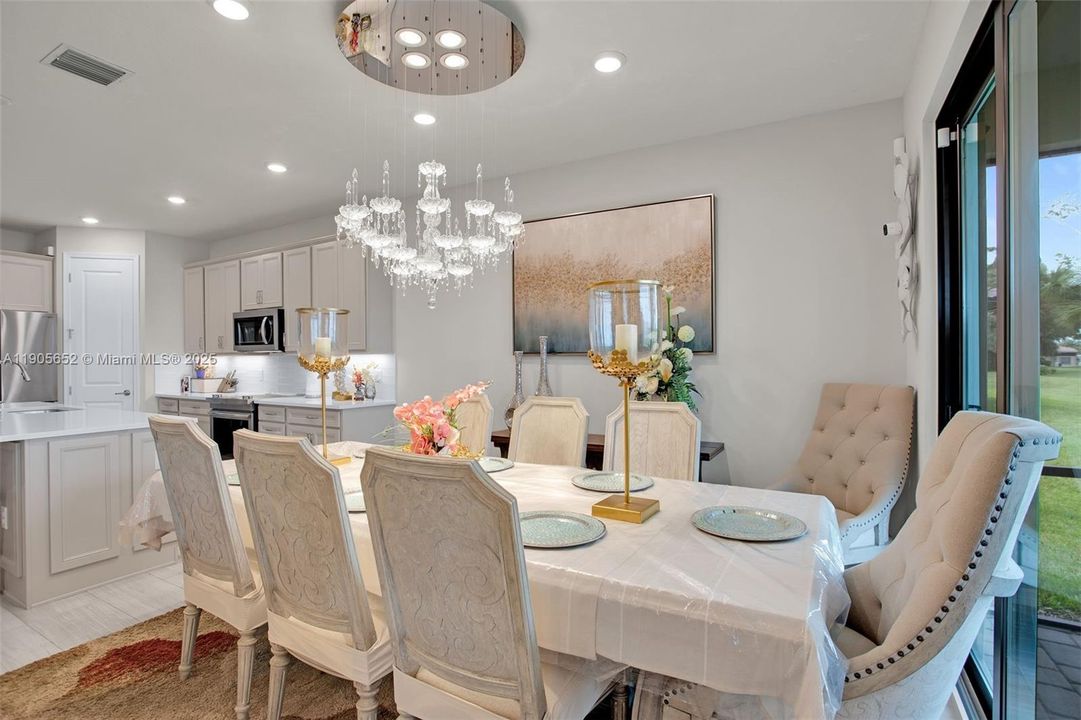 For Sale: $975,000 (5 beds, 3 baths, 2860 Square Feet)