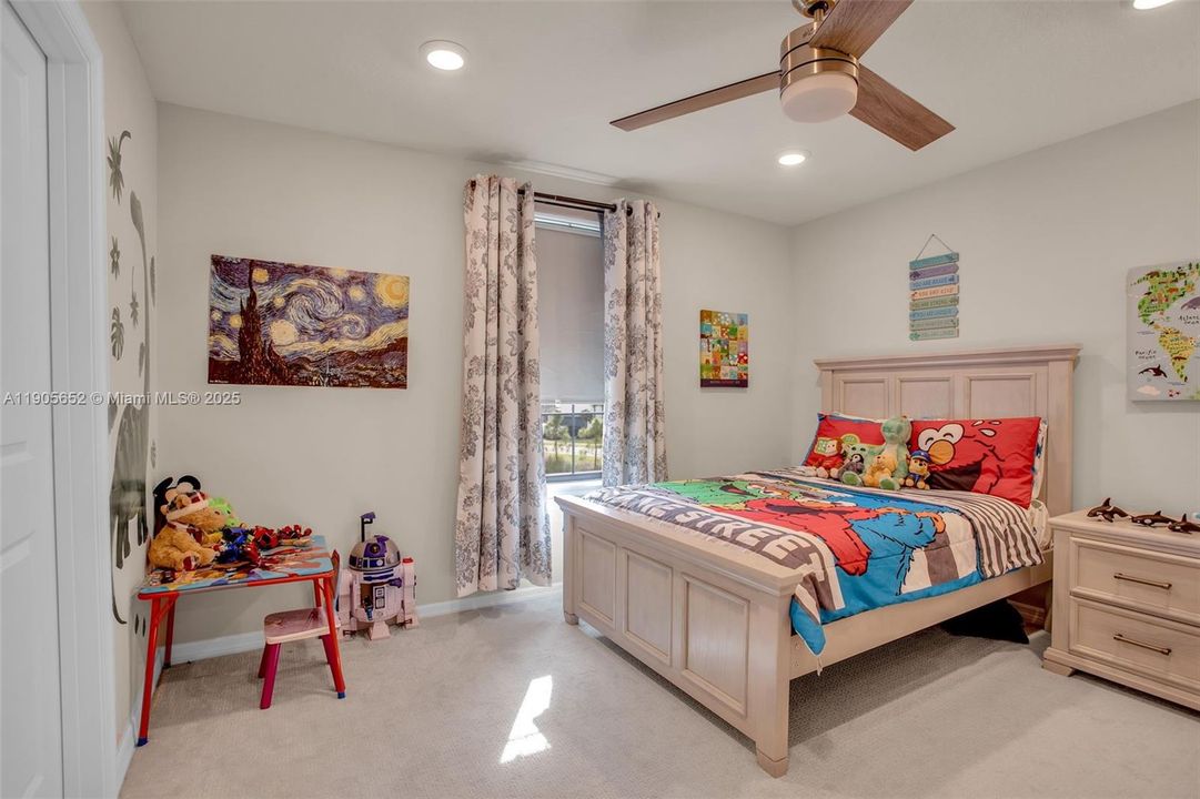 For Sale: $975,000 (5 beds, 3 baths, 2860 Square Feet)