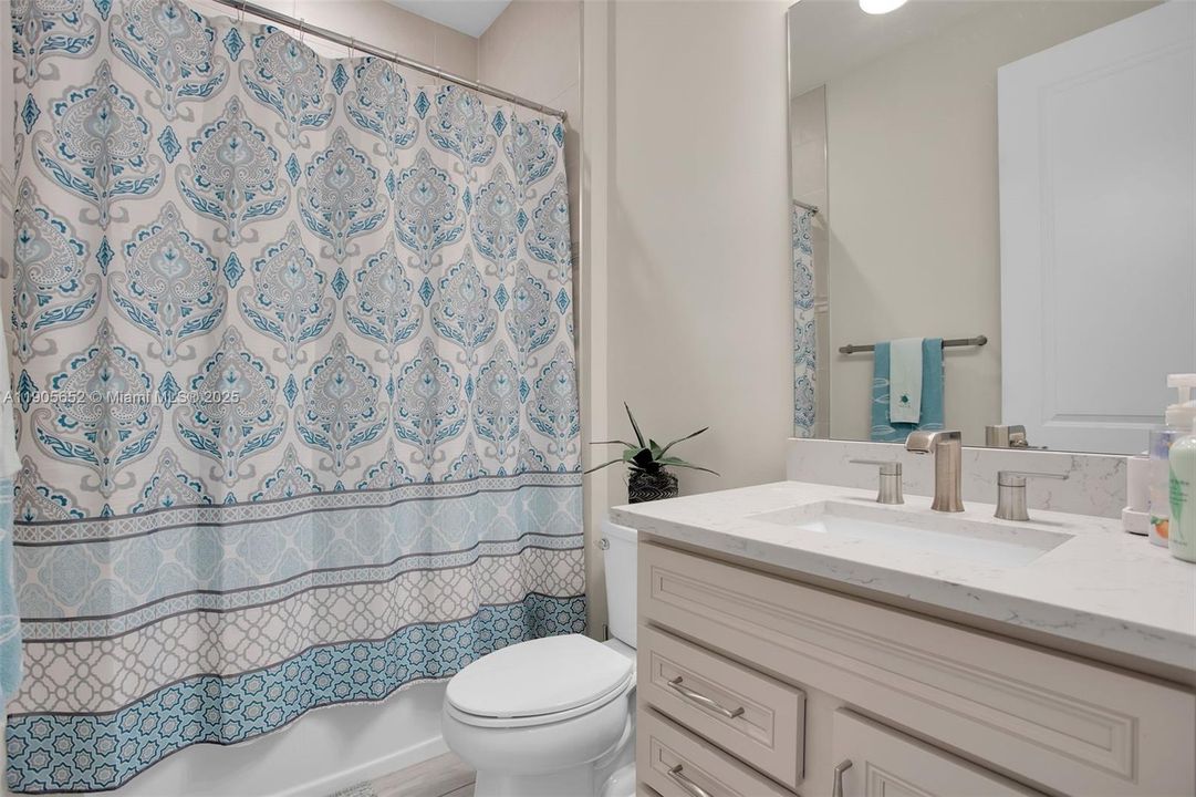 For Sale: $975,000 (5 beds, 3 baths, 2860 Square Feet)