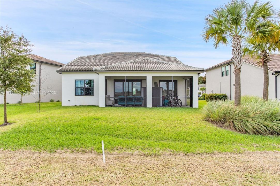 For Sale: $975,000 (5 beds, 3 baths, 2860 Square Feet)