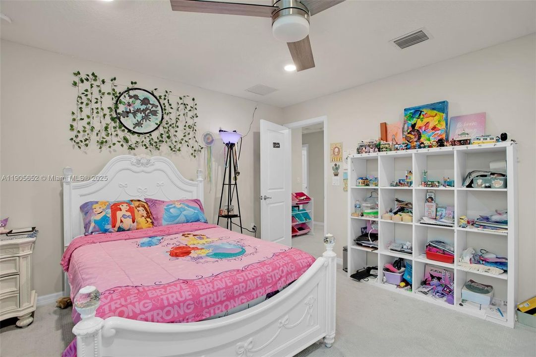 For Sale: $975,000 (5 beds, 3 baths, 2860 Square Feet)