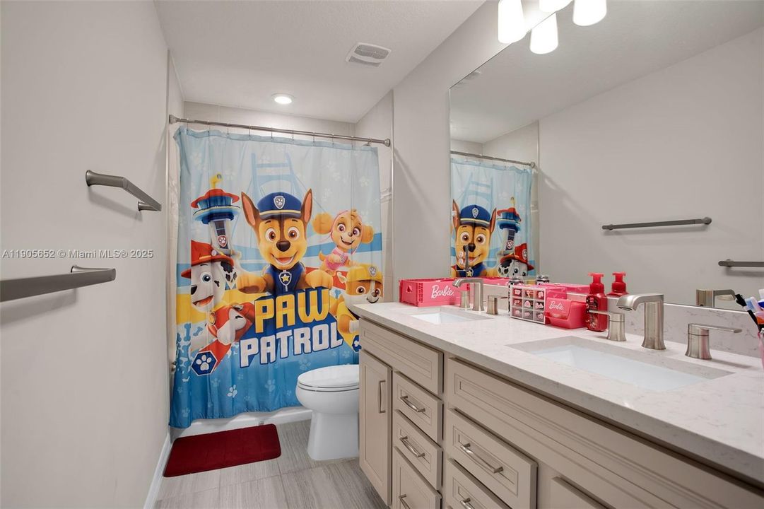 For Sale: $975,000 (5 beds, 3 baths, 2860 Square Feet)