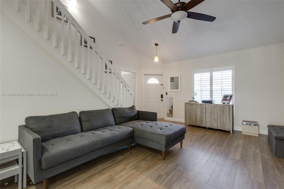 待售: $340,000 (3 贝兹, 2 浴室, 1462 平方英尺)