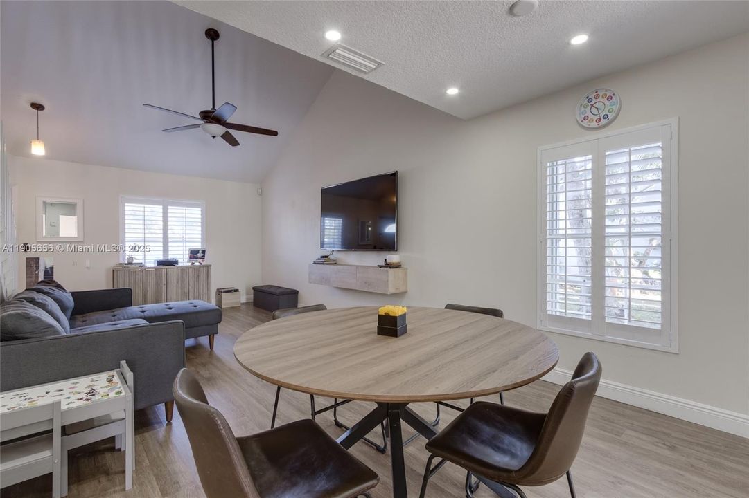 待售: $340,000 (3 贝兹, 2 浴室, 1462 平方英尺)