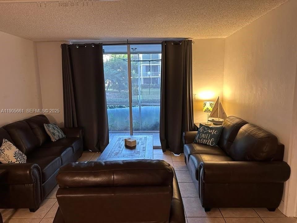 For Sale: $188,500 (2 beds, 2 baths, 984 Square Feet)