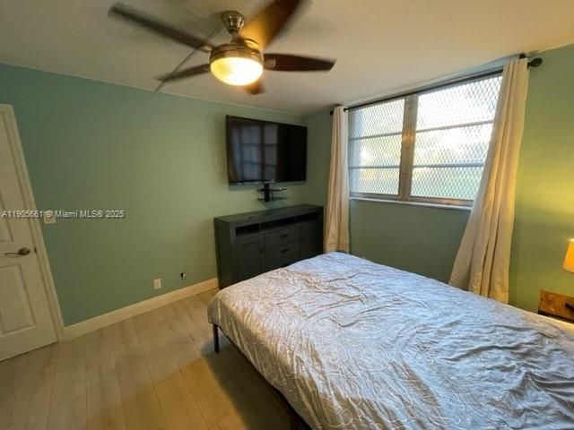 For Sale: $188,500 (2 beds, 2 baths, 984 Square Feet)