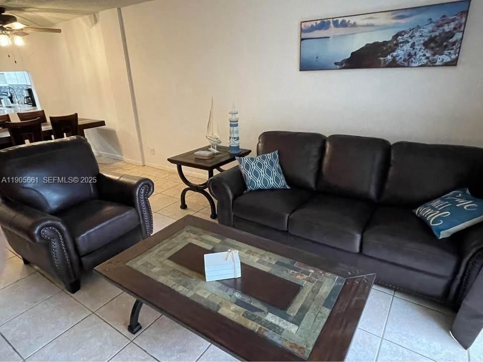 For Sale: $188,500 (2 beds, 2 baths, 984 Square Feet)