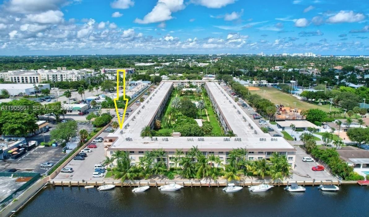 For Sale: $178,000 (2 beds, 2 baths, 984 Square Feet)