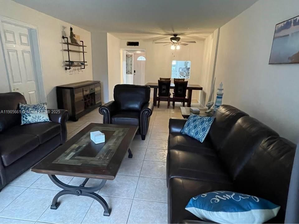 For Sale: $188,500 (2 beds, 2 baths, 984 Square Feet)