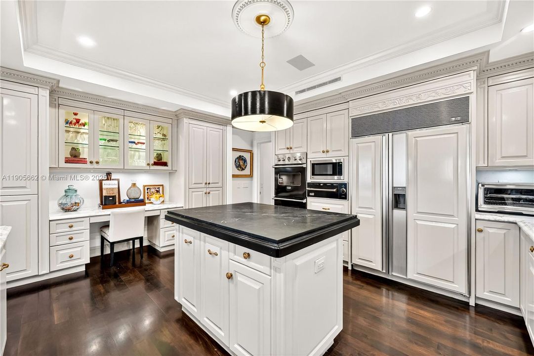 На продажу: $7,750,000 (3 спален, 4 ванн, 4530 Квадратных фут)