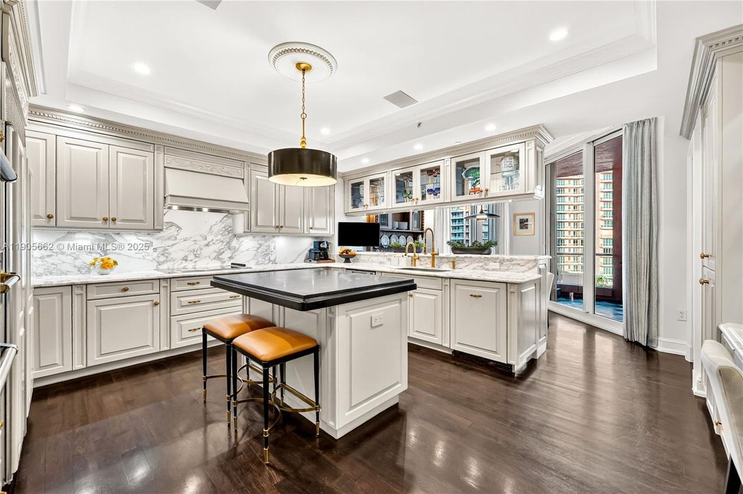 На продажу: $7,750,000 (3 спален, 4 ванн, 4530 Квадратных фут)