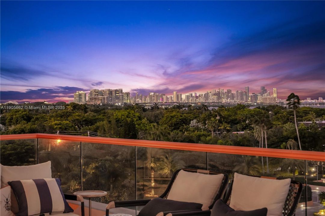 На продажу: $7,750,000 (3 спален, 4 ванн, 4530 Квадратных фут)