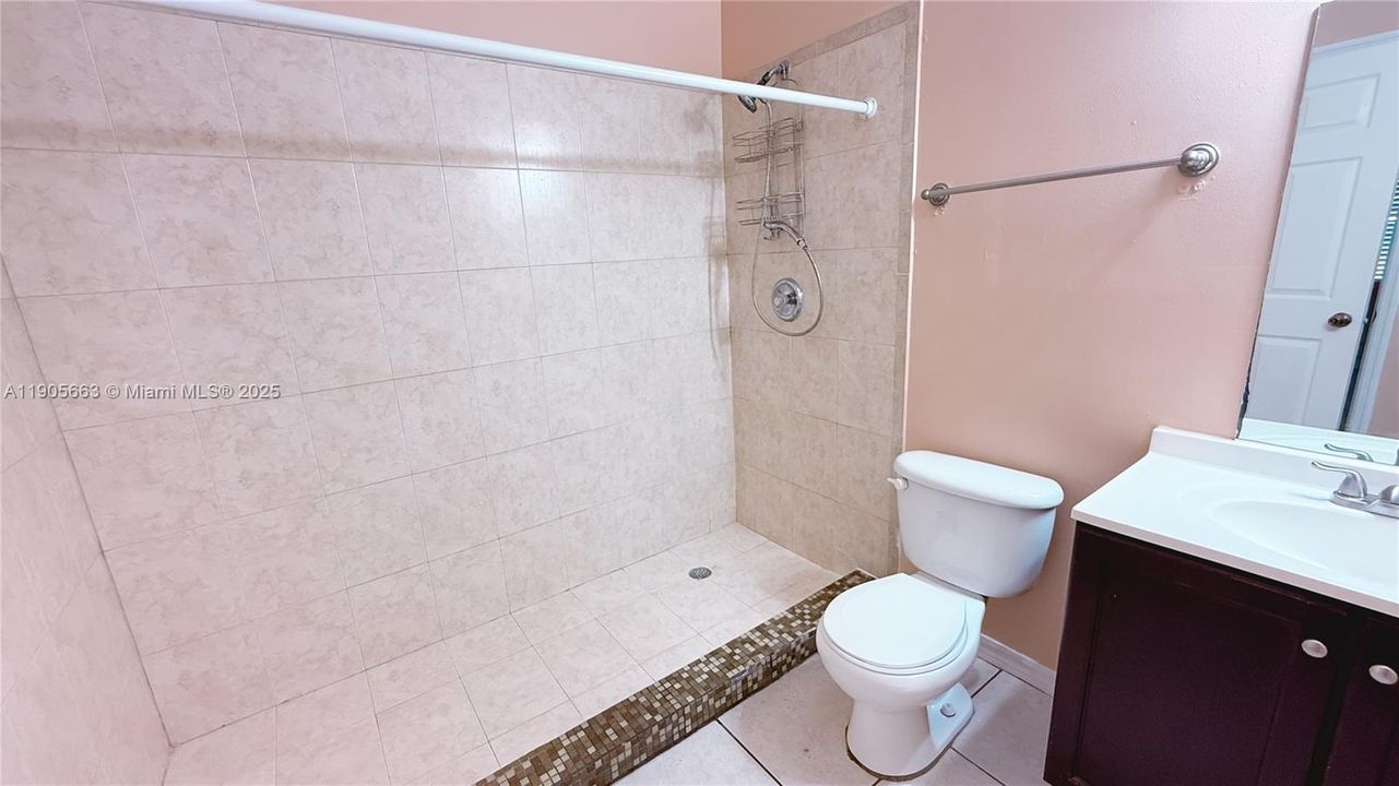 合同活跃: $299,900 (3 贝兹, 2 浴室, 1160 平方英尺)