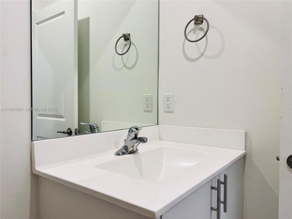 For Rent: $2,300 (3 beds, 2 baths, 1483 Square Feet)