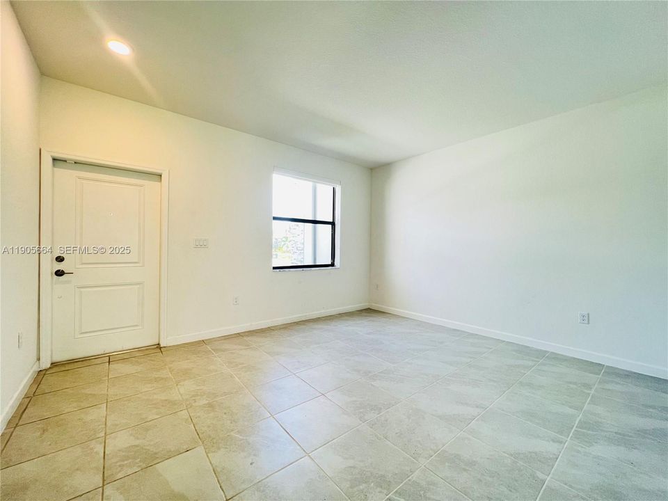 For Rent: $2,300 (3 beds, 2 baths, 1483 Square Feet)