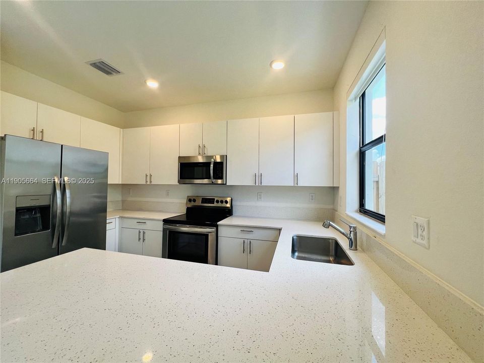 For Rent: $2,300 (3 beds, 2 baths, 1483 Square Feet)