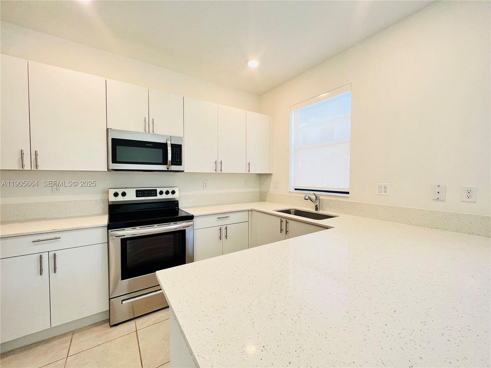 For Rent: $2,300 (3 beds, 2 baths, 1483 Square Feet)